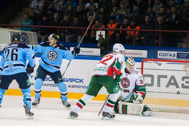 Photo hockey  -  - KHL : Ensevelis sous l