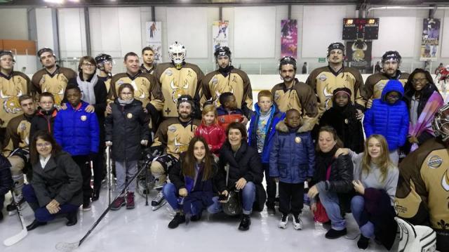 Photo hockey  - Division 3 : journes des 26 - 27 novembre 2016 : Dammarie-les-Lys vs Courbevoie  - Des buts et des peluches