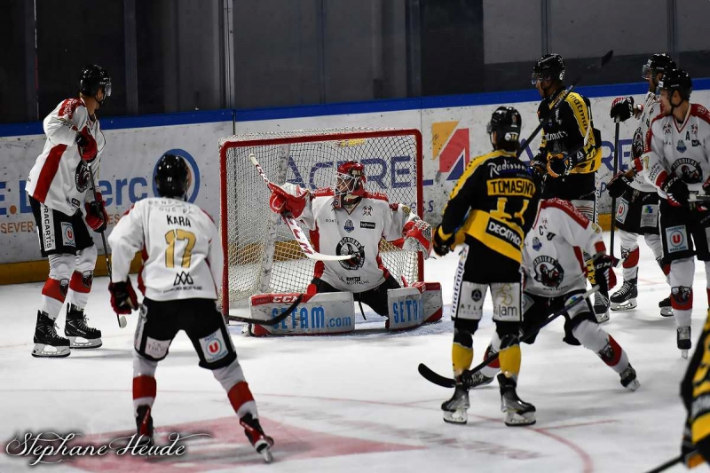 Photo hockey  - Ligue Magnus : 19me journe : Rouen vs Chamonix  - Des Dragons intraitables