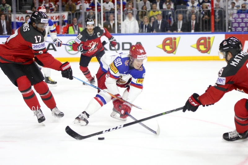 Photo hockey Championnats du monde -  : Canada (CAN) vs Russie (RUS) - Le Canada se sort du pige Russe.