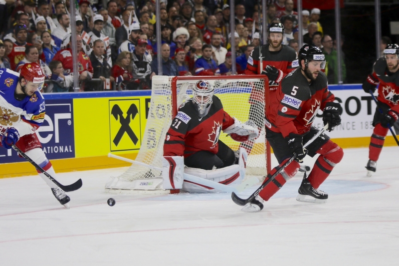 Photo hockey Championnats du monde -  : Canada (CAN) vs Russie (RUS) - Le Canada se sort du pige Russe.
