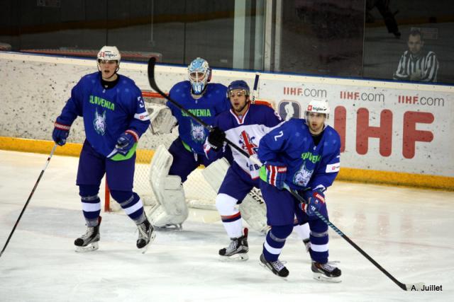 Photo hockey Championnats du monde -  : Grande Bretagne (GBR) vs Slovenie (SLO) - Messieurs les Anglais, tirez les premiers !