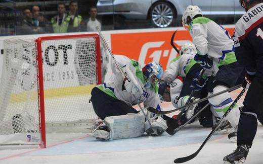 Photo hockey Championnats du monde -  : Slovaquie (SVK) vs Slovenie (SLO) - La ballade des gens heureux