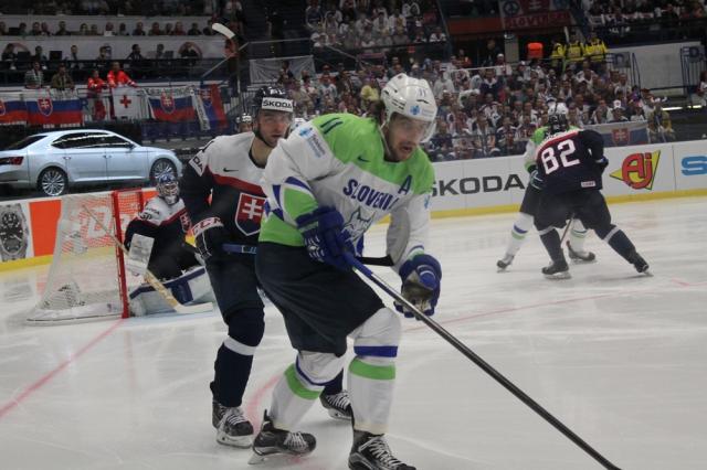 Photo hockey Championnats du monde -  : Slovaquie (SVK) vs Slovenie (SLO) - La ballade des gens heureux