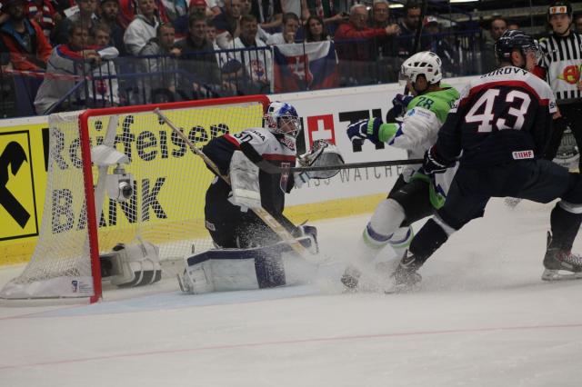 Photo hockey Championnats du monde -  : Slovaquie (SVK) vs Slovenie (SLO) - La ballade des gens heureux