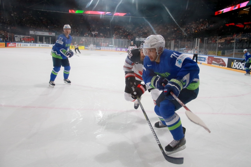 Photo hockey Championnats du monde -  : Slovenie (SLO) vs Canada (CAN) - Team Canada rgale en trillant la Slovnie !