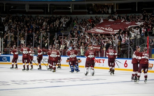 Photo hockey Championnats du monde -  : Suède (SWE) vs Lettonie (LAT) - Coeur grenat