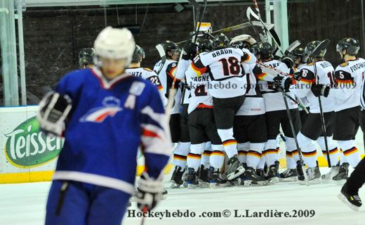 Photo hockey Championnats du monde - Championnats du monde -  Avec les felicitations du jury !  