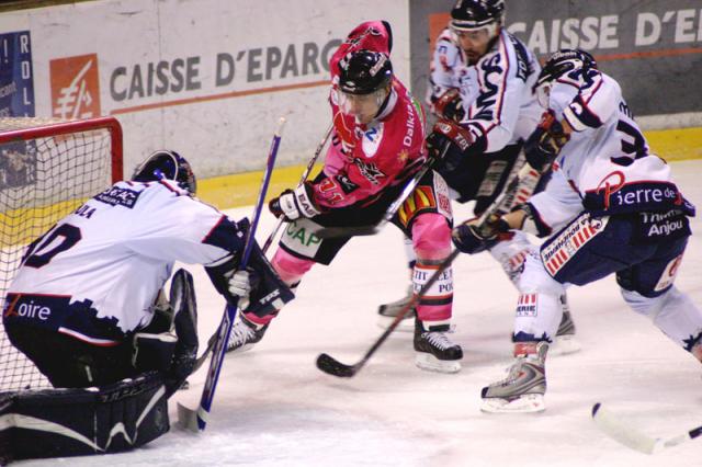 Photo hockey Coupe de la Ligue ARCHIVES - CDL 1/4 - Retour : Amiens  vs Angers  - Le coup passa si prs...