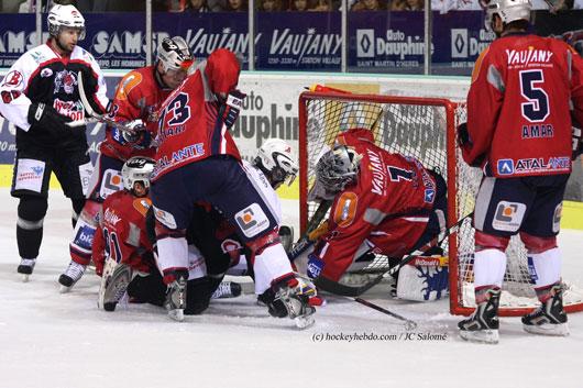 Photo hockey Coupe de la Ligue ARCHIVES - CDL 1/8 - 4me journe : Grenoble  vs Brianon  - Un gardien INFERHINAL !!!