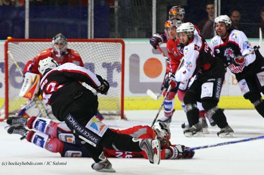 Photo hockey Coupe de la Ligue ARCHIVES - CDL 1/8 - 4me journe : Grenoble  vs Brianon  - Un gardien INFERHINAL !!!