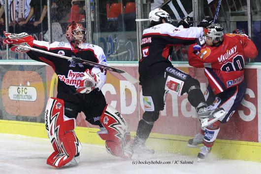 Photo hockey Coupe de la Ligue ARCHIVES - CDL 1/8 - 4me journe : Grenoble  vs Brianon  - Un gardien INFERHINAL !!!