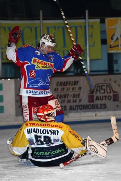 Photo hockey Coupe de la Ligue ARCHIVES - CDL 1/8 - 6ème journée : Epinal vs Strasbourg - En route pour les quarts de finale ! Photo hockey Coupe de la Ligue ARCHIVES - CDL 1/8 - 6ème journée : Epinal vs Strasbourg - En route pour les quarts de finale !