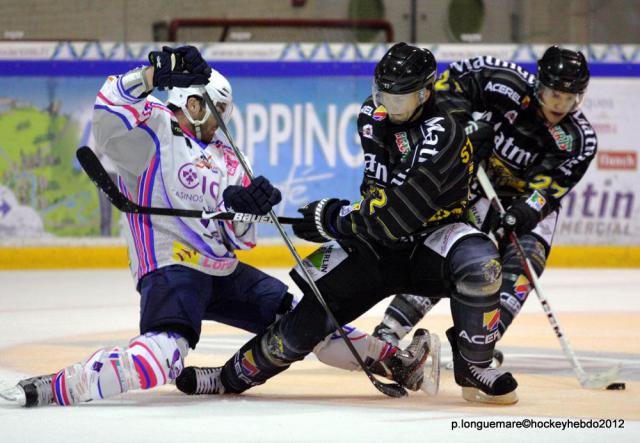 Photo hockey Coupe de la Ligue ARCHIVES - Coupe de la Ligue. : 1/8ème, 2ème journée  : Epinal  vs Amiens  - Les Dauphins dans la douleur