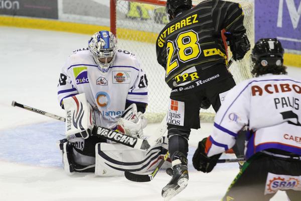 Photo hockey Coupe de la Ligue ARCHIVES - Coupe de la Ligue. : 1/8me, 2me journe  : Rouen vs Caen  - Un peu dair pour les Dragons