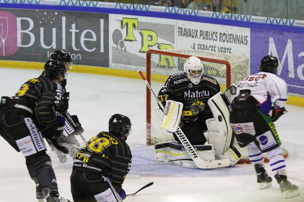Photo hockey Coupe de la Ligue ARCHIVES - Coupe de la Ligue. : 1/8me, 2me journe  : Rouen vs Caen  - Un peu dair pour les Dragons
