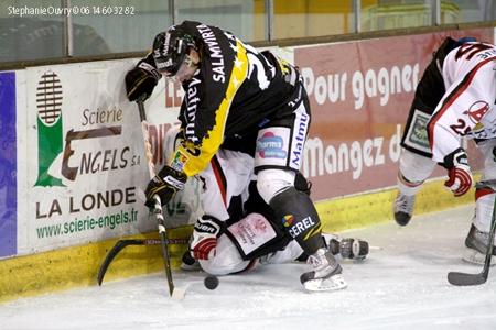 Photo hockey Coupe de la Ligue ARCHIVES - Coupe de la Ligue : 1/2 - Aller : Rouen vs Brianon  - Rouen dans la douleur