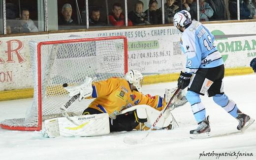 Photo hockey Coupe de la Ligue ARCHIVES - Coupe de la Ligue : 1/4 aller : Brianon  vs Dijon  - Brianon, Bernier-Kearney dpendant ?
