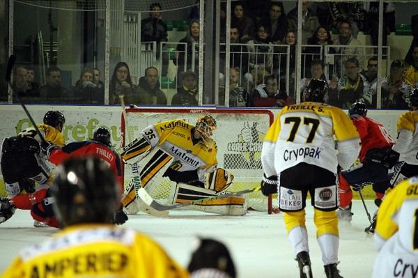 Photo hockey Coupe de la Ligue ARCHIVES - Coupe de la Ligue : 1/4 de finale, aller : Angers  vs Rouen - Ca sent le roussi 