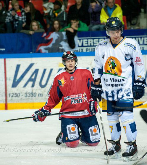 Photo hockey Coupe de la Ligue ARCHIVES - Coupe de la Ligue : 1/4 retour : Grenoble  vs Chamonix  - Grenoble :  Nouveau revers