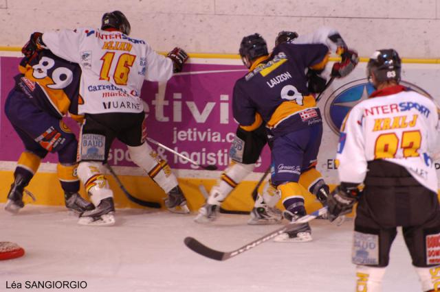 Photo hockey Coupe de la Ligue ARCHIVES - Coupe de la Ligue : 1/8me, 1re journe : Chamonix  vs Morzine-Avoriaz - Les Pingouins volent la peau des Chamois