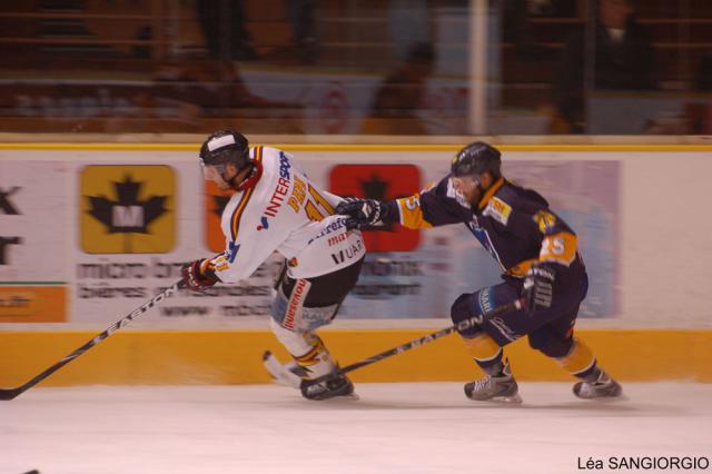 Photo hockey Coupe de la Ligue ARCHIVES - Coupe de la Ligue : 1/8me, 1re journe : Chamonix  vs Morzine-Avoriaz - Les Pingouins volent la peau des Chamois