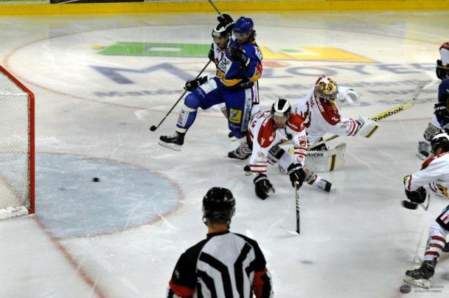 Photo hockey Coupe de la Ligue ARCHIVES - Coupe de la Ligue : 1/8ème, 1ère journée : Dijon vs Morzine-Avoriaz - Dijon entre du bon patin Photo hockey Coupe de la Ligue ARCHIVES - Coupe de la Ligue : 1/8ème, 1ère journée : Dijon vs Morzine-Avoriaz - Dijon entre du bon patin