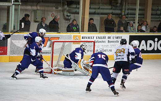 Photo hockey Coupe de la Ligue ARCHIVES - Coupe de la Ligue : 1/8me, 1re journe : France U20 vs Chamonix  - Chamonix prend les deux premiers points du groupe.