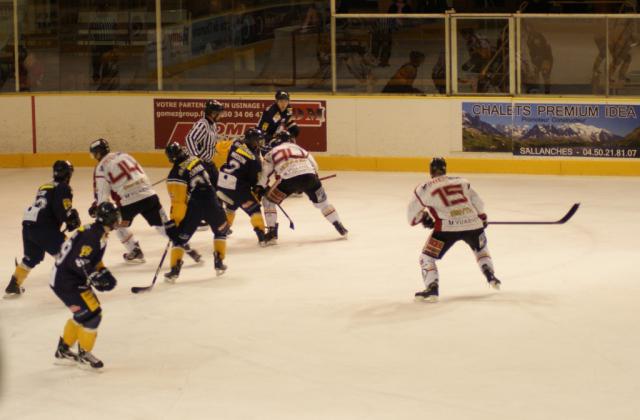 Photo hockey Coupe de la Ligue ARCHIVES - Coupe de la Ligue : 1/8me, 3me journe : Chamonix  vs Morzine-Avoriaz - Les Pingouins au forceps