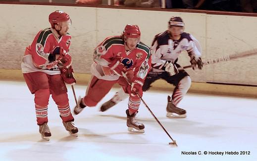 Photo hockey Division 1 - D1 : 1/4 de finale, match 1 : Courbevoie  vs Nice - Un nouveau coq dans la cage !