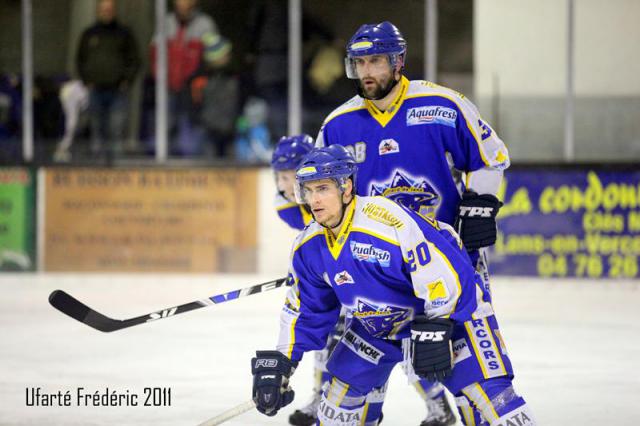 Photo hockey Division 1 - D1 : 1/4 de finale, match 1 : Courbevoie  vs Nice - Un nouveau coq dans la cage !