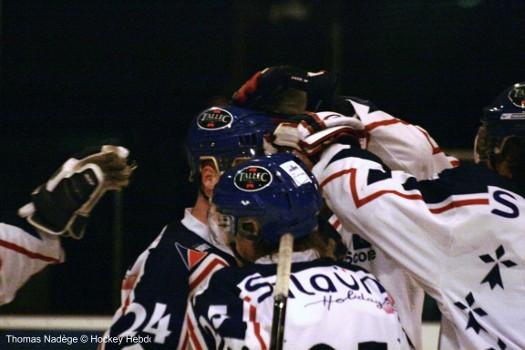 Photo hockey Division 1 - D1 : 15me journe : Amnville vs Brest  - une rentre dans la douleur