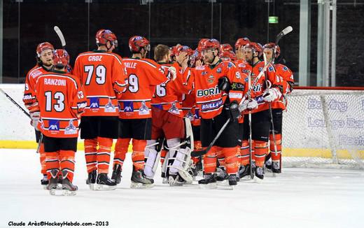 Photo hockey Division 1 - D1 : 23me journe : Mont-Blanc vs Anglet - Mont-Blanc sort du rouge