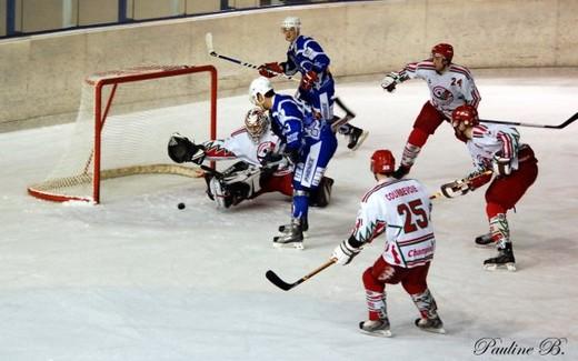 Photo hockey Division 1 - D1 : 25me journe : Reims vs Courbevoie  - Une tornade bleue sur Bocquaine !
