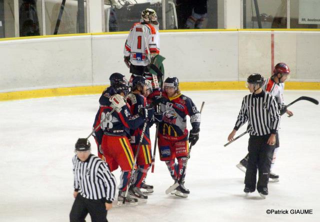 Photo hockey Division 1 - D1 : 6me journe : Nice vs Mont-Blanc - Nice sen sort de peu !
