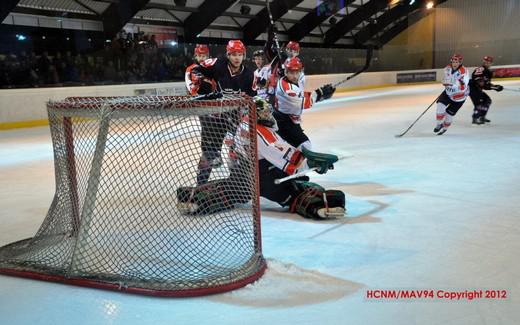 Photo hockey Division 1 - D1 : 8me journe : Neuilly/Marne vs Mont-Blanc - Le coeur des Bisons