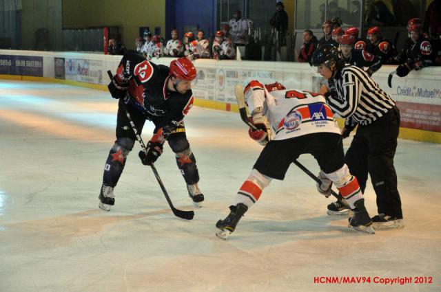 Photo hockey Division 1 - D1 : 8me journe : Neuilly/Marne vs Mont-Blanc - Le coeur des Bisons