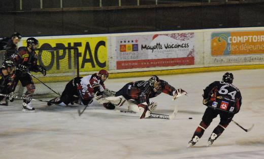 Photo hockey Division 1 - D1 Play Off 1/2 finale  - match 1 : Bordeaux vs Neuilly/Marne - Tous seront tombs  Mriadeck !