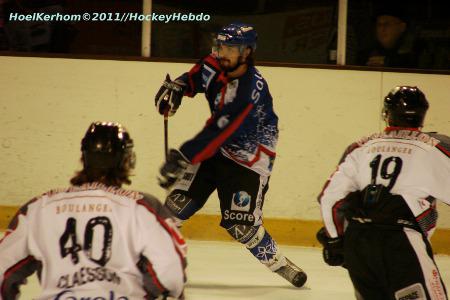 Photo hockey Division 1 - D1 Play Off 1/4 de finale  - match 2 : Brest  vs Mulhouse - a plane pour Brest.