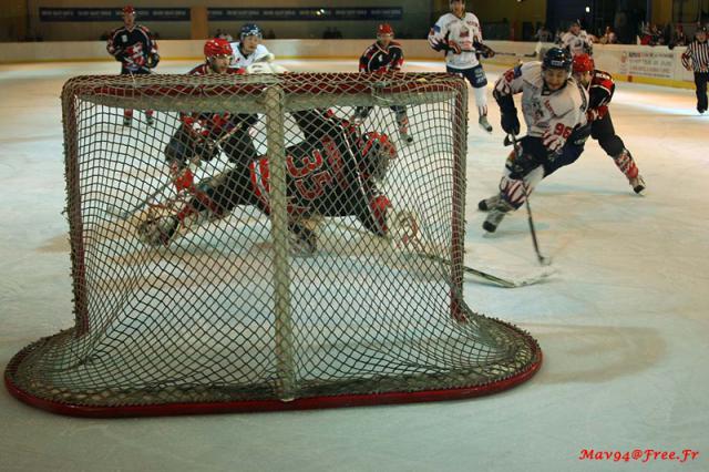 Photo hockey Division 1 - D1 Play Off 1/4 de finale  - match 2 : Neuilly/Marne vs Nice - a passe pour les Bisons