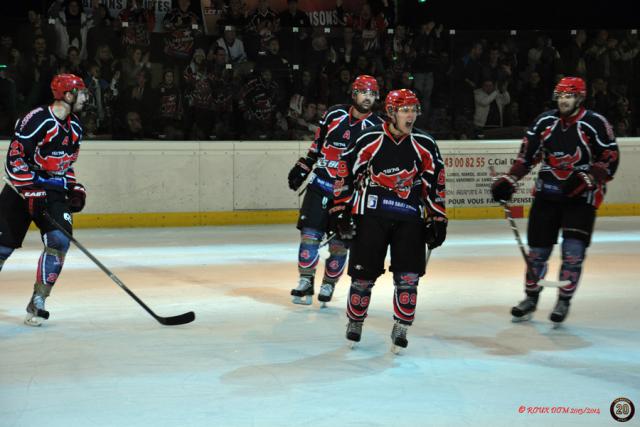Photo hockey Division 1 - D1 playoff : 1/2 finale, match 1 : Neuilly/Marne vs Lyon - Neuilly, coeur de lion Photo hockey Division 1 - D1 playoff : 1/2 finale, match 1 : Neuilly/Marne vs Lyon - Neuilly, coeur de lion
