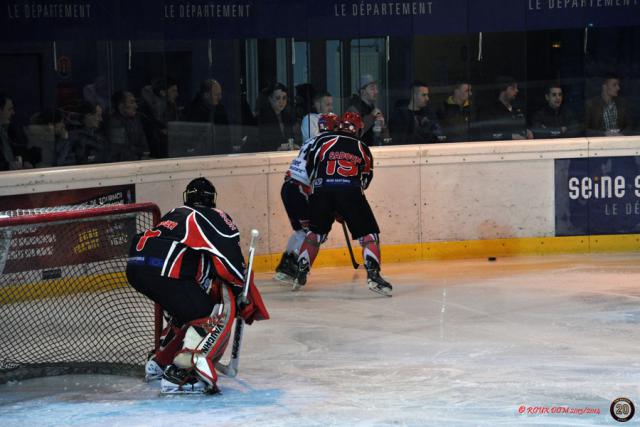Photo hockey Division 1 - D1 playoff : 1/2 finale, match 1 : Neuilly/Marne vs Lyon - Neuilly, coeur de lion