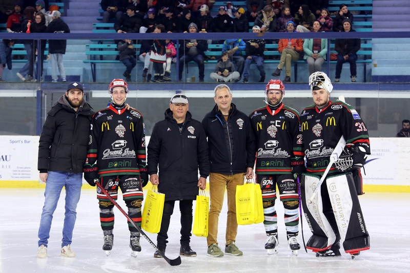 Photo hockey Division 1 - Division 1 - 1/8 de Finale - Match 2 : Mont-Blanc vs Neuilly/Marne - Mont-Blanc force un match 3!