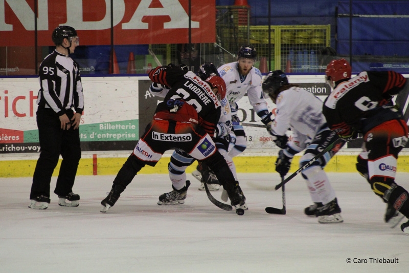Photo hockey Division 1 - Division 1 : 11me journe : Cholet  vs Tours  - Les Dogs passent les Remparts