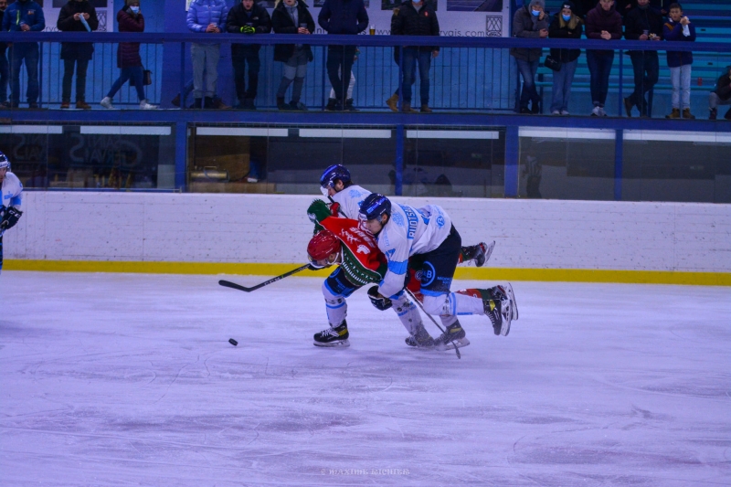 Photo hockey Division 1 - Division 1 : 12me journe : Mont-Blanc vs Marseille - Le Spartiate brave le froid !