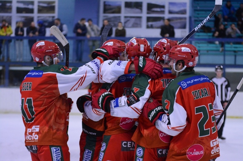 Photo hockey Division 1 - Division 1 : 13me journe : Mont-Blanc vs Dunkerque - Le Corsaire chasse le Yti