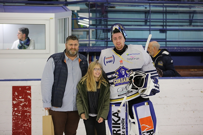 Photo hockey Division 1 - Division 1 : 13me journe : Mont-Blanc vs Dunkerque - Le Corsaire chasse le Yti