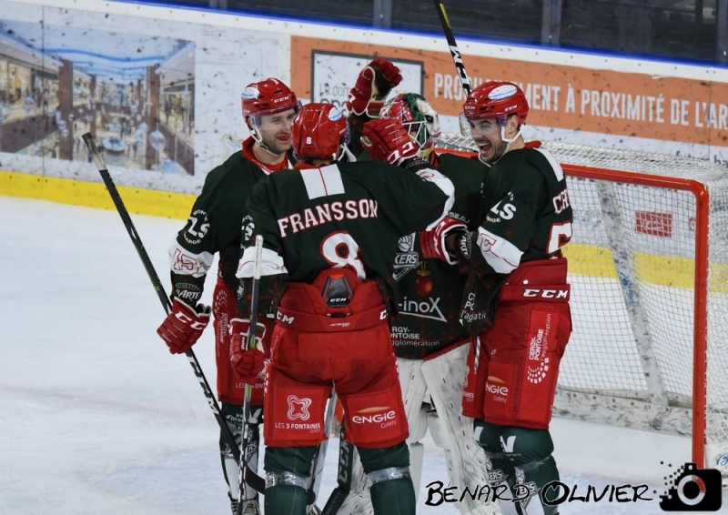 Photo hockey Division 1 - Division 1 : 15me journe : Cergy-Pontoise vs Chambry - Les Jokers assomment les lphants