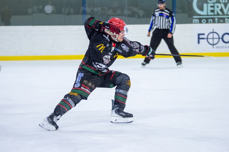 Photo hockey Division 1 - Division 1 : 15me journe : Mont-Blanc vs Morzine-Avoriaz - Derby engag, fin de match discute