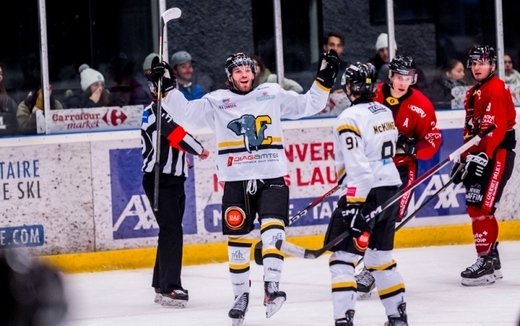 Photo hockey Division 1 - Division 1 : 16me journe : Morzine-Avoriaz vs Chambry - Dix de chute...
